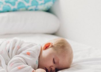 Neonato vs Sonno: come favorire il suo addormentamento?