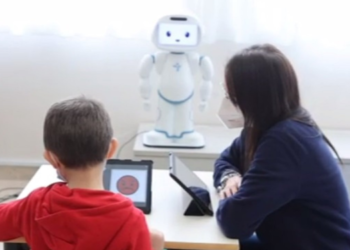 Robotica per terapia comportamentale bimbi autistici