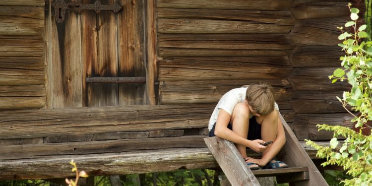 Bambini e smartphone : quando questa relazione si trasforma in dipendenza