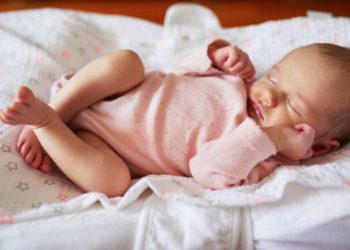 Quali sono le fasi del sonno di un neonato