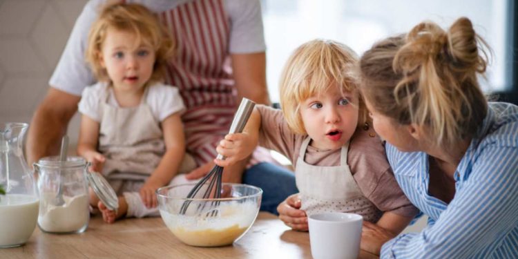 Cucinare con i bambini e renderli protagonisti in cucina, ecco perché è importante