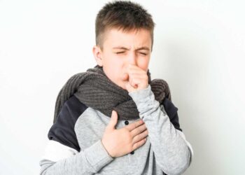 Tosse persistente nei bambini: ecco come curarla