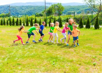 Giochi da fare all’aperto con i bambini: Attività ricreative per la primavera 2025
