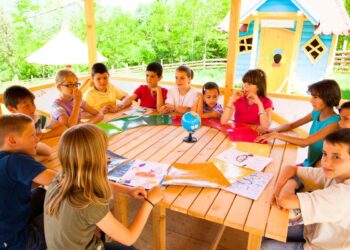 Tornano le vacanze estive e scuole chiuse: come tenere impegnato tuo figlio?