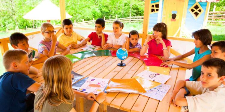 Tornano le vacanze estive e scuole chiuse: come tenere impegnato tuo figlio?