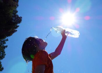 Come aiutare il tuo bambino a sopportare il caldo: consigli utili per i genitori