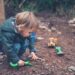 Perché i bimbi sono attratti dai giochi della terra?